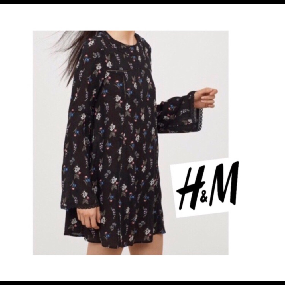 NWT H&M bell sleeve print dress